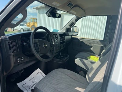 2024 Chevrolet Express Passenger 3500 1LT