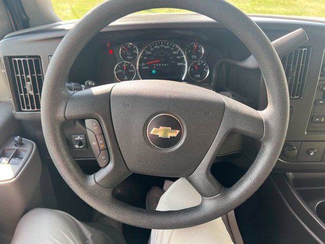 2024 Chevrolet Express Passenger 3500 1LT