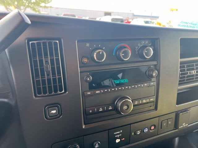 2024 Chevrolet Express Passenger 3500 1LT
