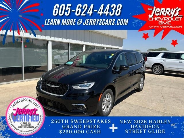 2025 Chrysler Pacifica Select's photo