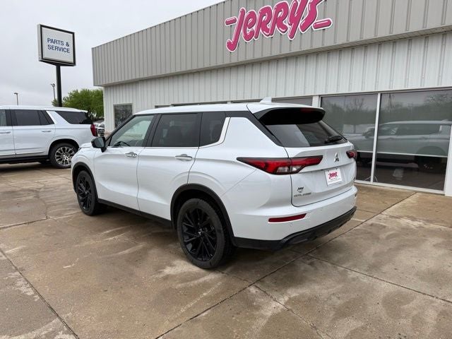 2023 Mitsubishi Outlander SE Black Edition