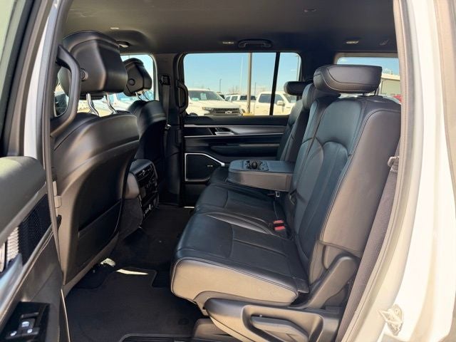 2025 Jeep Wagoneer Base