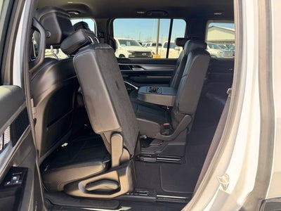 2025 Jeep Wagoneer Base
