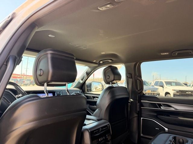 2025 Jeep Wagoneer Base
