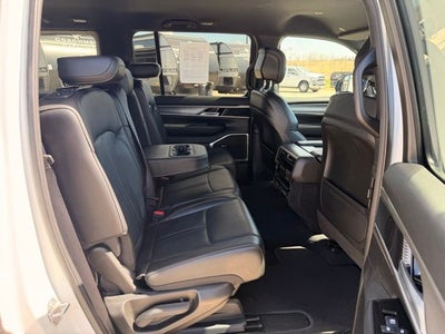 2025 Jeep Wagoneer Base