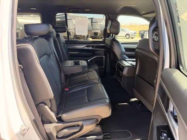 2025 Jeep Wagoneer Base