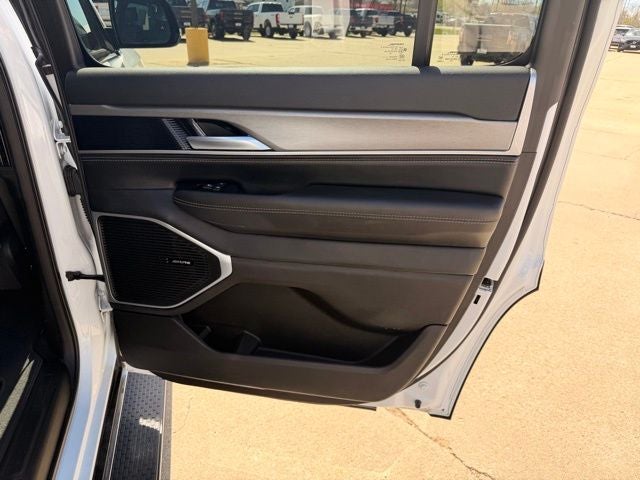 2025 Jeep Wagoneer Base