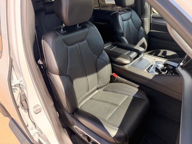 2025 Jeep Wagoneer Base