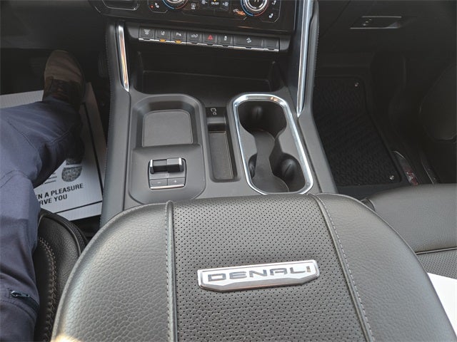 2024 GMC Sierra 2500HD Denali 6 3/4 FT BOX RESERVE