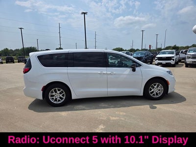 2025 Chrysler Pacifica Select