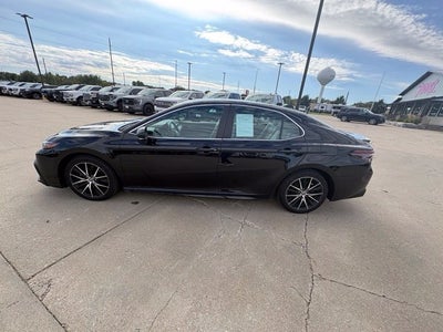 2022 Toyota Camry Hybrid SE