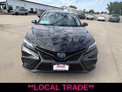 2022 Toyota Camry Hybrid SE