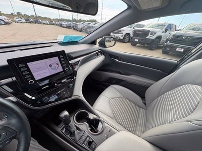 2022 Toyota Camry Hybrid SE