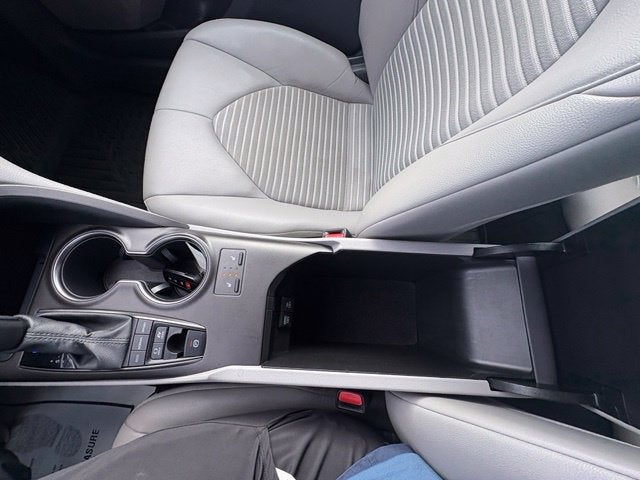 2022 Toyota Camry Hybrid SE