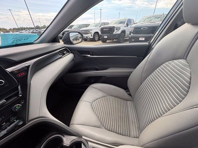 2022 Toyota Camry Hybrid SE