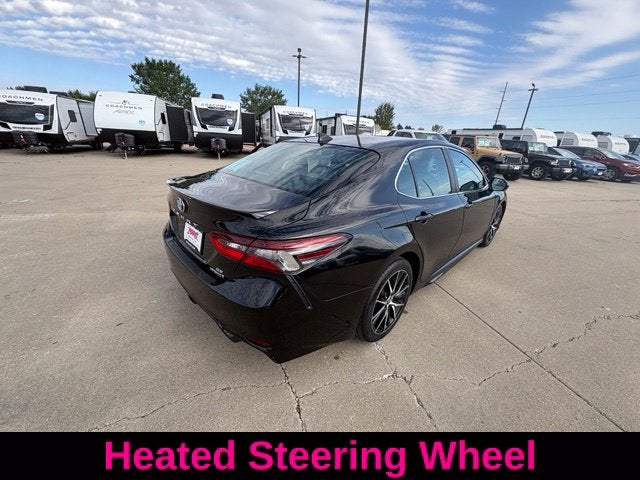 2022 Toyota Camry Hybrid SE