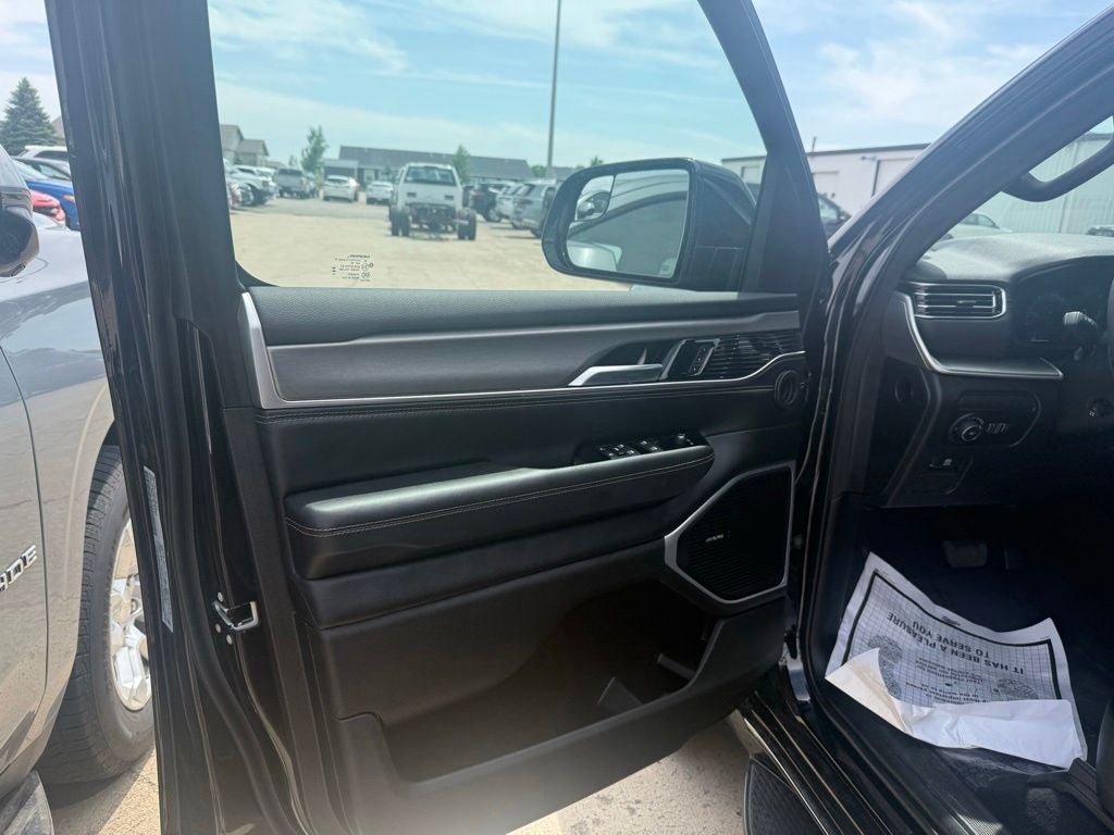2025 Jeep Wagoneer L Base