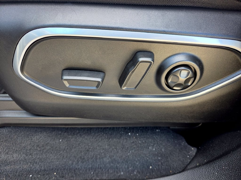 2025 Jeep Wagoneer Base