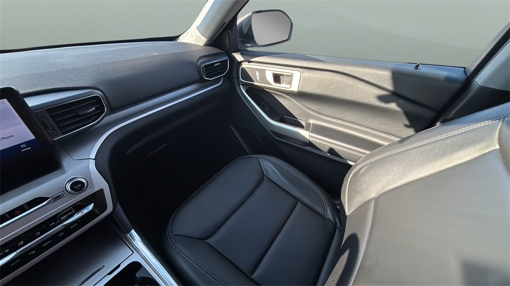 2023 Ford Explorer XLT 202A
