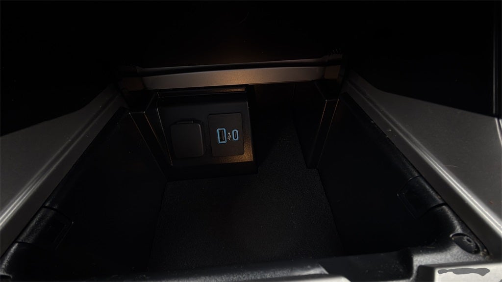 2023 Ford Explorer XLT 202A