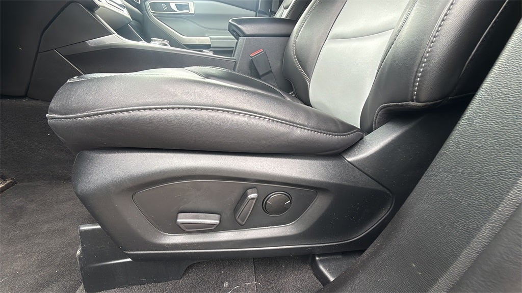 2023 Ford Explorer XLT 202A
