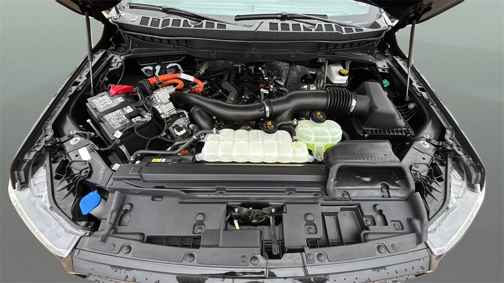 2025 Ford F-150 Platinum 5 1/2 FT BOX