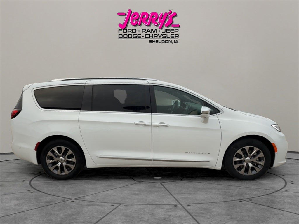 2024 Chrysler Pacifica Hybrid Pinnacle